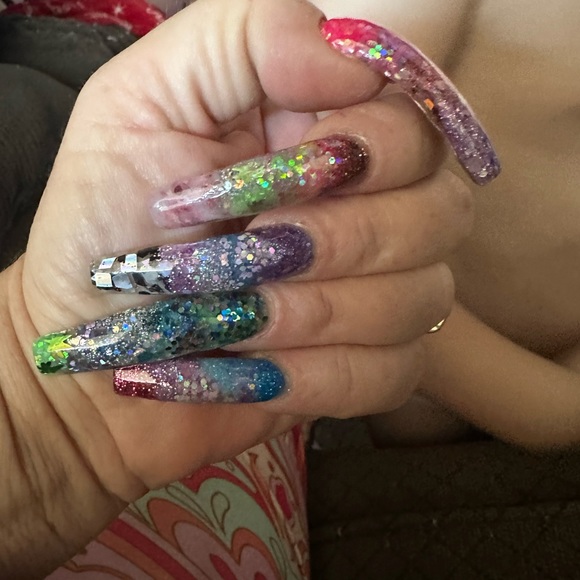 ACCEPTING ALL OFFERS! CLOSET CLEAN OUT! - Picture 4 of 4